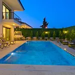 Villa Mera 1 *